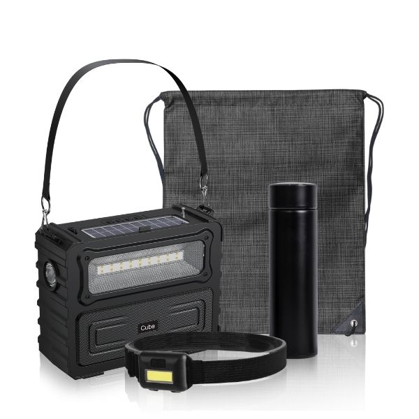 סט הכולל: 
רמקול פנס EVERCHARGE סולרי בלוטוס ורדיו +
בקבוק נירוסטה תרמי עם צג טמפרטורה ML480 +
פנס ראש מקצועי FORCELIGHT +
תיק שרוכים מאריג אלבד ייחודי. 